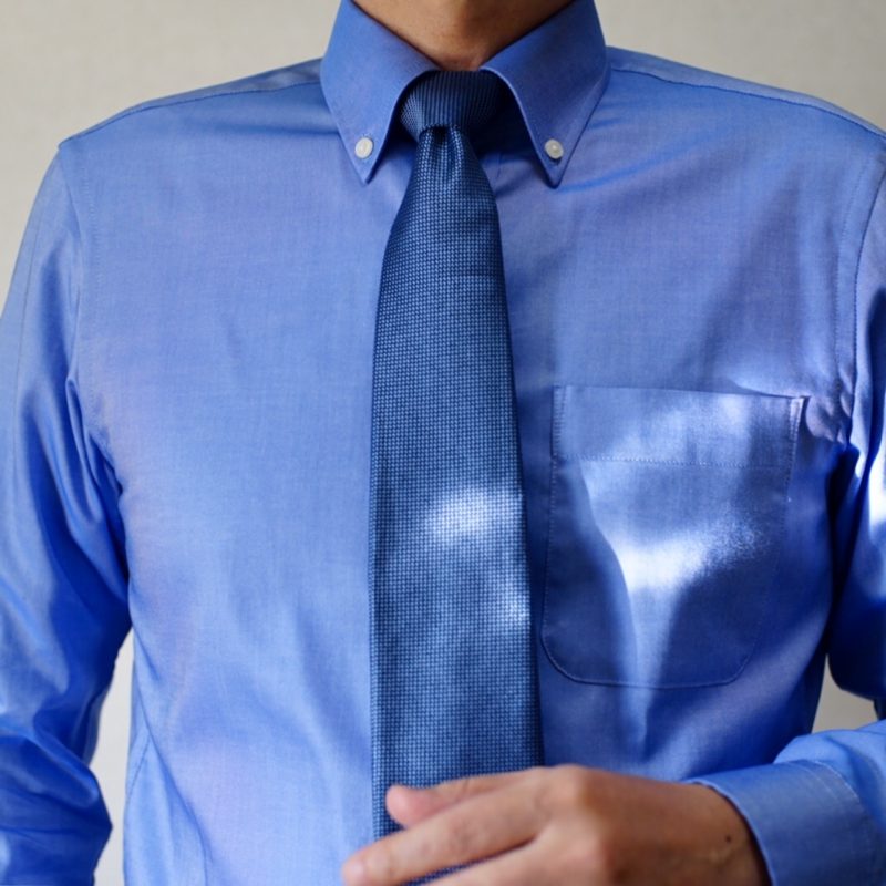 ユニクロのネクタイ　着用イメージ　ブルー